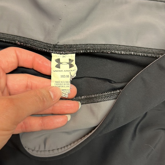 Under Armour spandex shorts, size medium - Picture 4 of 5